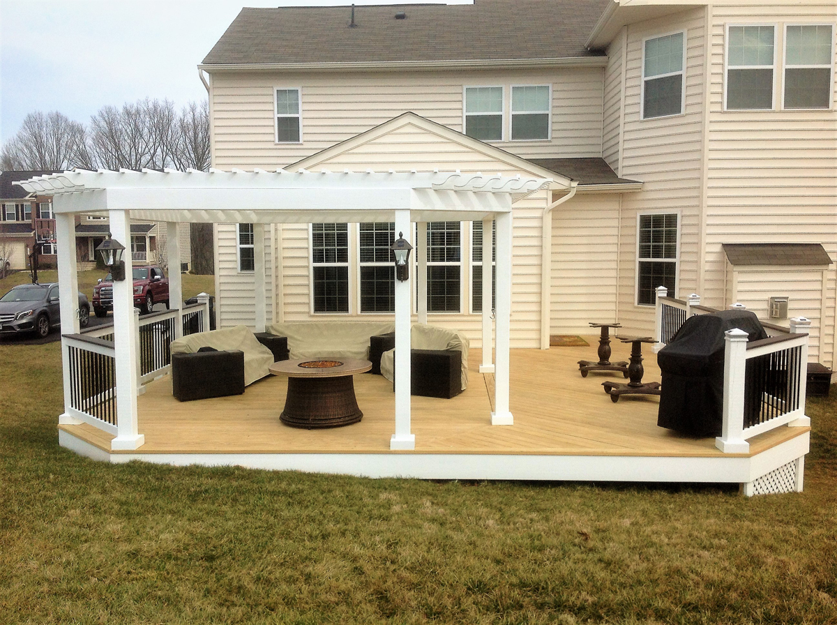 Loudoun, Virginia Deck Builders Decks with Style